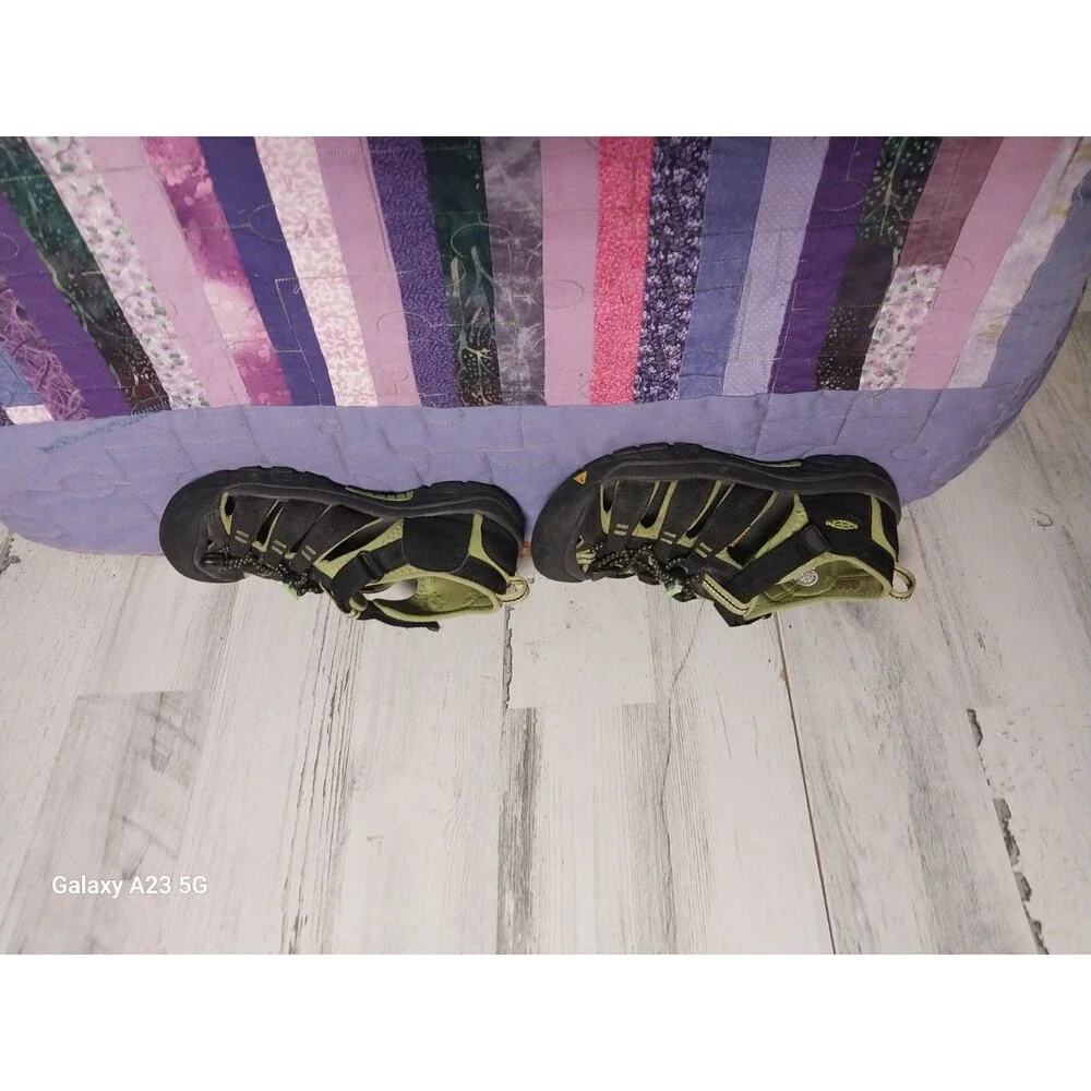 Keen Newport H2 Waterproof Sandals Black Green 1009965 Youth Size 4 Comfort